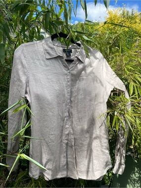 100% linen shirt with pearlized buttons